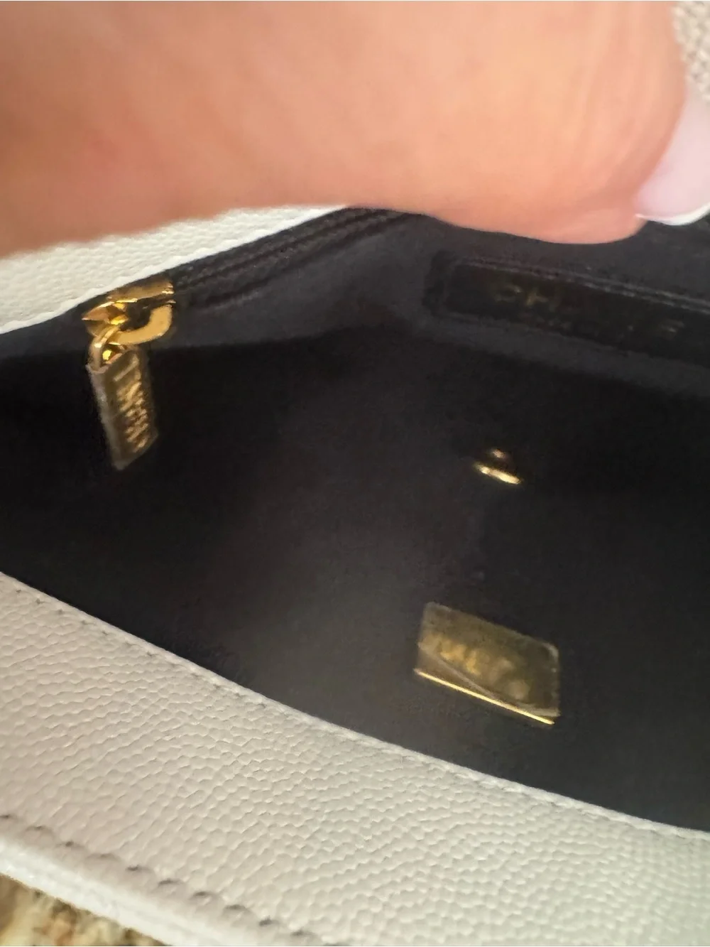 CHANEL Quilted Shoulder Bag in whire with Gold Hardware